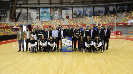 Los representantes durante la presentación