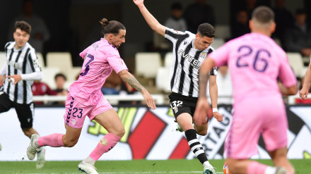 Marc Mateu, autor del gol, con Dani Luna