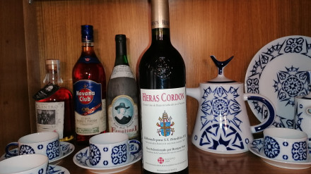 Esta es la botella que tiene en su propiedad un vecino de Narón