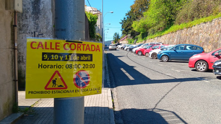 Cartel anunciando el corte de tráfico de la calle Breogán