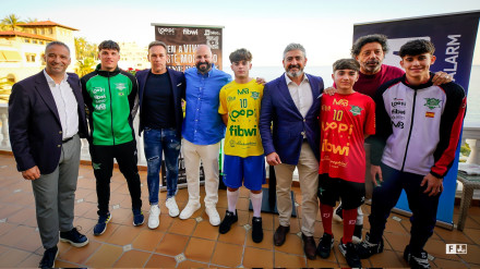 Presentación de las camisetas del Jogo, con Vadillo e Iván Campo