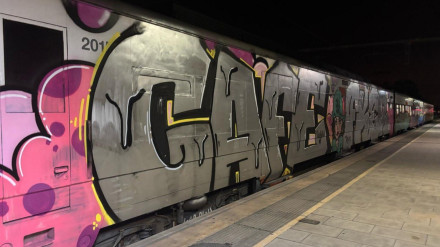 Por pintadas de este tipo, algunos de los trenes de Rodalies se consideran que son "inútiles" para el servicio