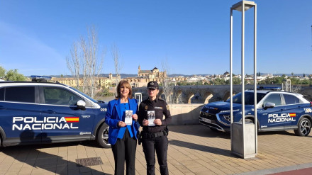 Presentación del Plan Turismo Seguro en el Puente Romano de Córdoba, con la subdelegada del Gobierno, Ana López, y la comisaria principal, jefa provincial, Dolores López.POLITICA ANDALUCÍA ESPAÑA EUROPA CÓRDOBASUBDELEGACIÓN DEL GOBIERNO