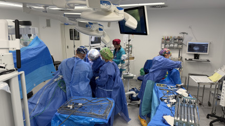 Quirófano del hospital rafael Méndez durante una intervención de cirugía abdominal