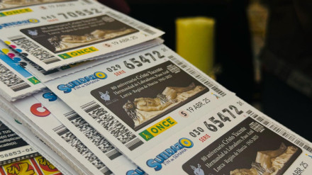 Cupones de la ONCE con la imagen del Cristo Yacente del Paso Azul