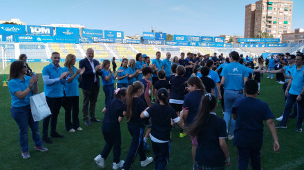 Más de 300 niños participan en 'Unidos por el balón'