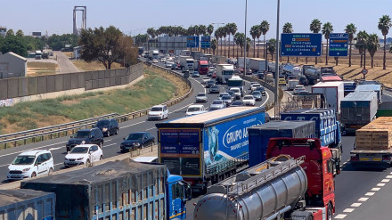 Retenciones en el Puente del Centenario de Sevilla