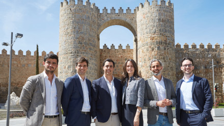 Adrián Bautista, COO y co Fundador de Fundeen, Arturo Benito, CEO de Impact Bridge, Nacho Bautista, CEO y cofundador de Fundeen, Maria Samoilova, Responsable del fondo ‘IB Deuda Impacto España’ , Carlos Vitoria, CFO de Fundeen y Santos Díaz, Asociado de inversiones.