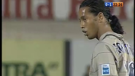 Ronaldinho marcaba al Mallorca en 2003