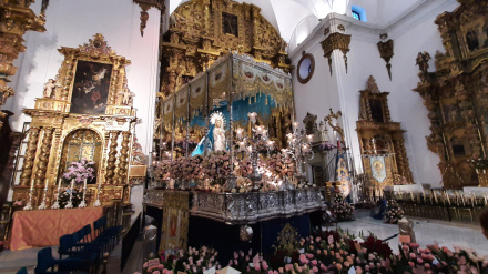 El trono de la Virgen de los Dolores, listo para salir en procesión