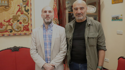 El alcalde de Ourense, Gonzalo Jácome, se reúne con el artista, Ramón Conde, para avanzar en el proyecto