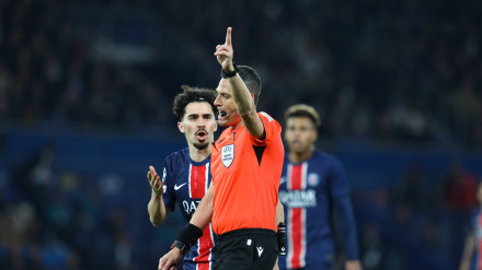 Maurizio Mariani dirigió el encuentro entre el PSG y el Aston Villa