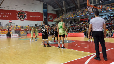 Van Eyck antes de lanzar un tiro libre