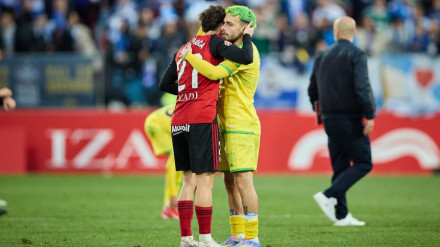 El Mirandés no pudo pasar del empate contra el Deportivo (2-2).