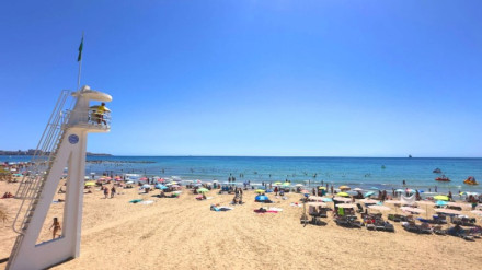 Imagen de archivo de la playa del Postiguet de Alicante
