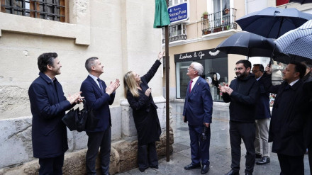 La alcaldesa de Granada, Marifran Carazo, inaugura la plaza Nuestro Padre Jesús del Rescate