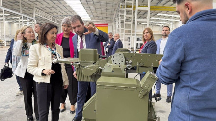 14/04/2025 La ministra de Defensa, Margarita Robles, visita las instalaciones de Escribano Mechanical and Engineering (EM&E Group), en Córdoba..La ministra de Defensa, Margarita Robles, ha reiterado este lunes "el compromiso con la modernización y la capacitación de las Fuerzas Armadas", así como con "la generación de empleo de calidad asociado a la investigación, el desarrollo y las universidades", destacando los proyectos en marcha, como la Base Logística del Ejército de Tierra en Córdoba, que "visibilizan el compromiso y la apuesta por el talento joven para que no se marche y pueda desarrollar su futuro en sus lugares de origen".ANDALUCÍA ESPAÑA EUROPA EUROPA CÓRDOBA ESPAÑA POLÍTICAMINISTERIO DE DEFENSA