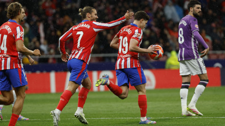 Julián Álvarez celebra el gol del Atlético de Madrid al Valladolid