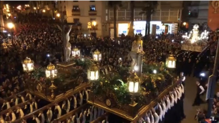 Encuentro de las imágenes del Paso Encarnado en la plaza de la Estrella de Lorca