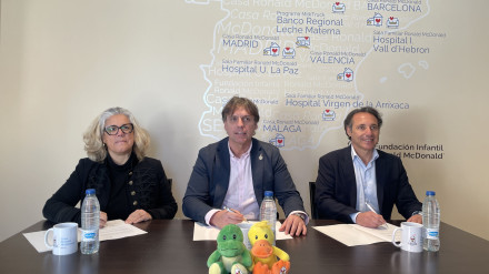 Firma del acuerdo de colaboración entre Quirónsalud y la Casa Ronald McDonald de Sevilla