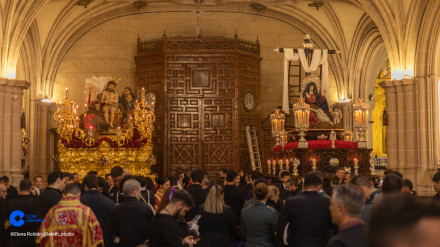 Los titulares de la Cofradía de la Humildad en el interior de la Parroquia de Santa Escolásticas (Santo Domingo)