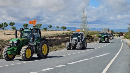 Tractorada en el Altiplano de Granada por las ayudas a los cultivos de frutos de cáscara