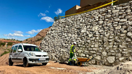 Muro de escollera reparado en Cañada de Ánimas tras los daños del temporal que obligaron a desalojar una casa contigua