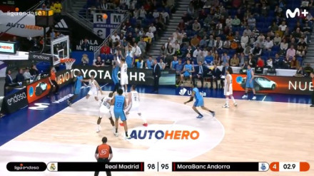 Imagen del tiro de Kuric que finalmente fue de dos en vez de tres en el Real Madrid-Andorra