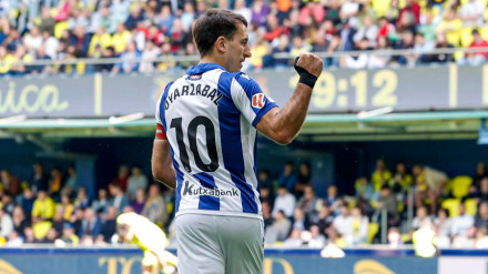 Mikel Oyarzabal puso las tablas en La Cerámica desde los once metros.