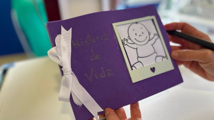 'Historia de Vida': la iniciativa del Hospital de Valme que permite a bebés en desamparo conocer sus recuerdos.