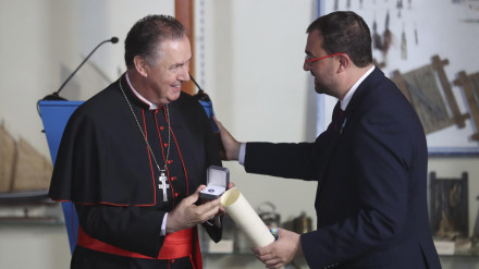 Barbón entrega el título de Hijo Predilecto de Asturias al cardenal asturiano Ángel Artime
