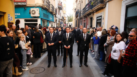 Presidente de la Diputación de Almería y diputados provinciales en una procesión