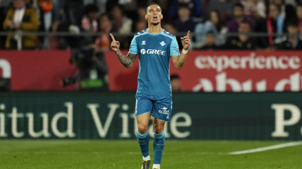 Antony celebra el segundo gol del equipo bético en su partido contra el Girona