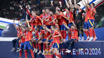 La selección levanta el trofeo de la Eurocopa
