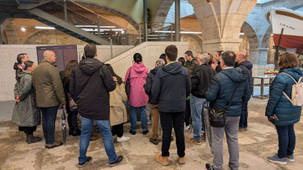 Un grupo de visitantes en Exponav durante esta Semana Santa