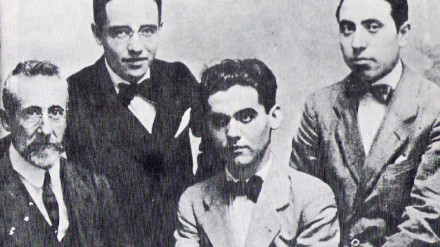 Imagen de Martín Domínguez Berrueta on sus alumnos de Granada