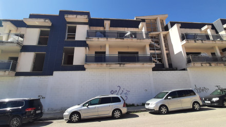 Parte del bloque de viviendas propiedad de la Sareb que tras años de okupación ilegal han sido vendidas a una promotora