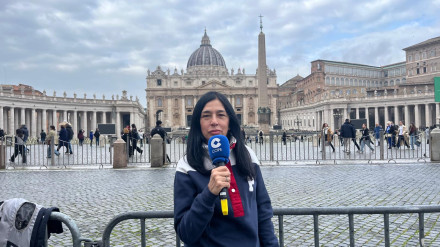 Pilar Cisneros en el Vaticano frente a la Basílica de San Pedro