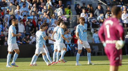 El Celta celebra el gol de Fer López al Villarreal