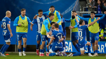 El Alavés celebra el gol de Tenaglia con el que se adelantó frente a la Real Sociedad