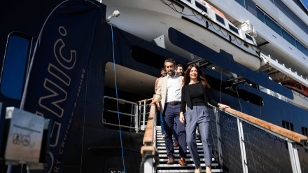 El crucero Scenic Eclipse hace su primera escala en el Puerto de Almería