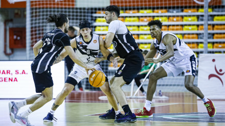 Alberto y Asier, en el choque ante el Tizona