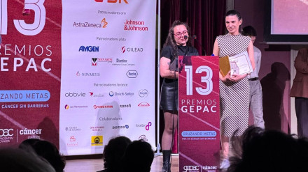 Integrantes de Asotrame recogiendo el premio