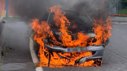 El vehículo resultó completamente calcinado