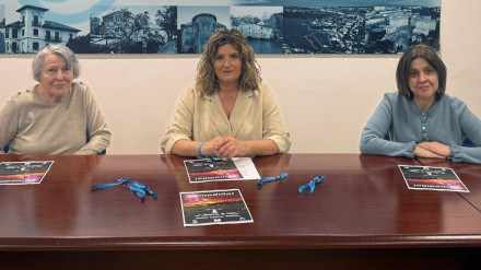 Sari Alabau, Marián Ferreiro y Rebeca Graña en el concello de Narón