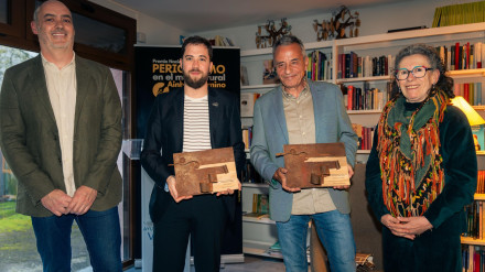Daniel Domínguez recibió el premio por su reportaje 'El silencio de las lenguas de frontera'