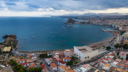 Vista aérea de la bahía de Las Delicias en Águilas