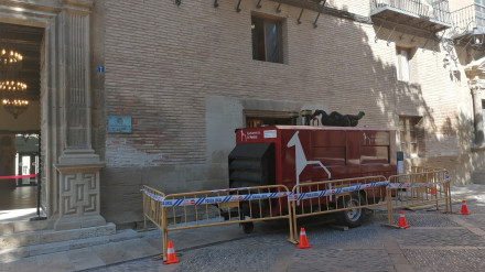 Grupo electrógeno a las puertas del Ayuntamiento