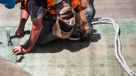 Foto de archivo de un operario del sector de la construcción