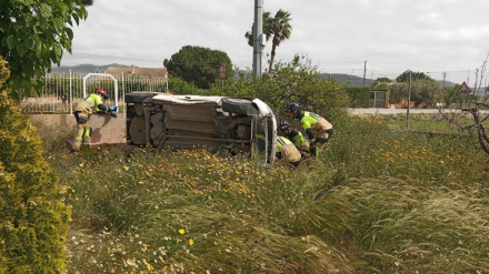 Estado en el que quedó el coche de la joven accidentado en Purias